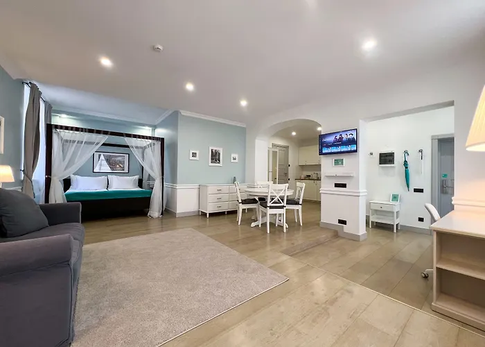 Revelton Aparthotel 4*